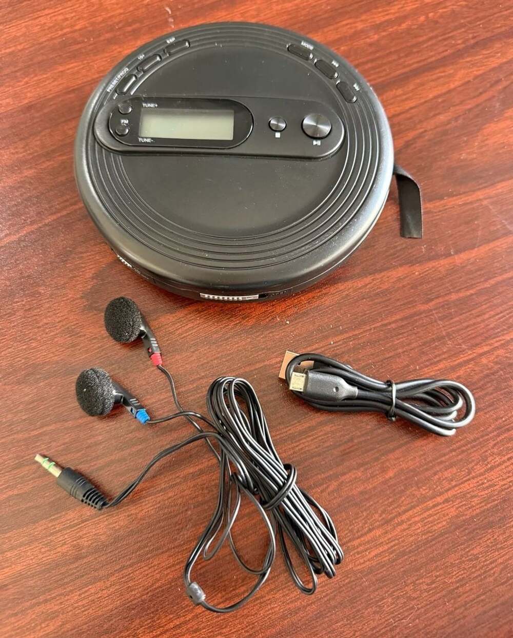 Onn. Portable CD Player with FM Radio Model 100008711 tested